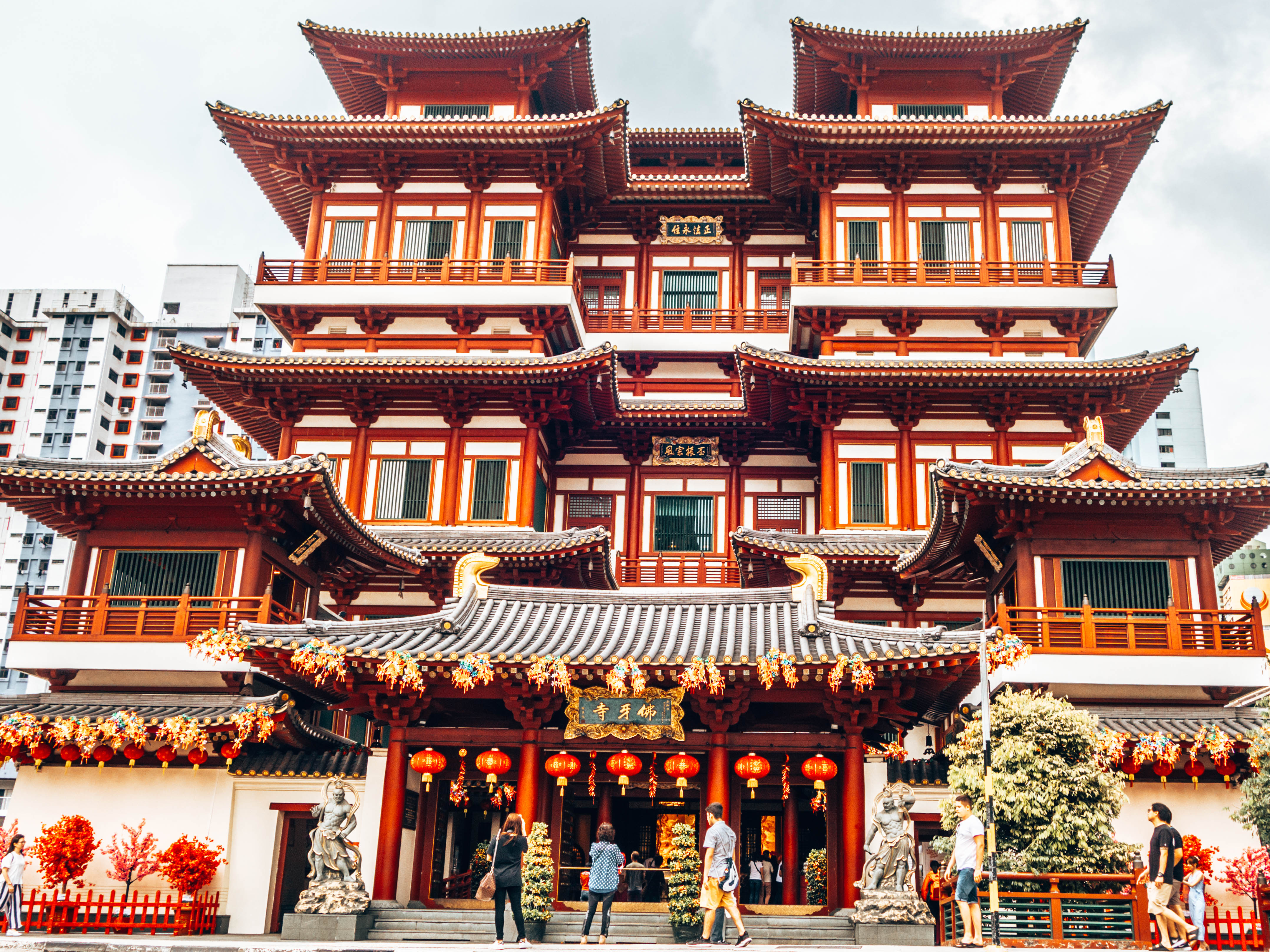 Tooth Relic Temple, Chinatown - 3-day Singapore itinerary for budget travelers 