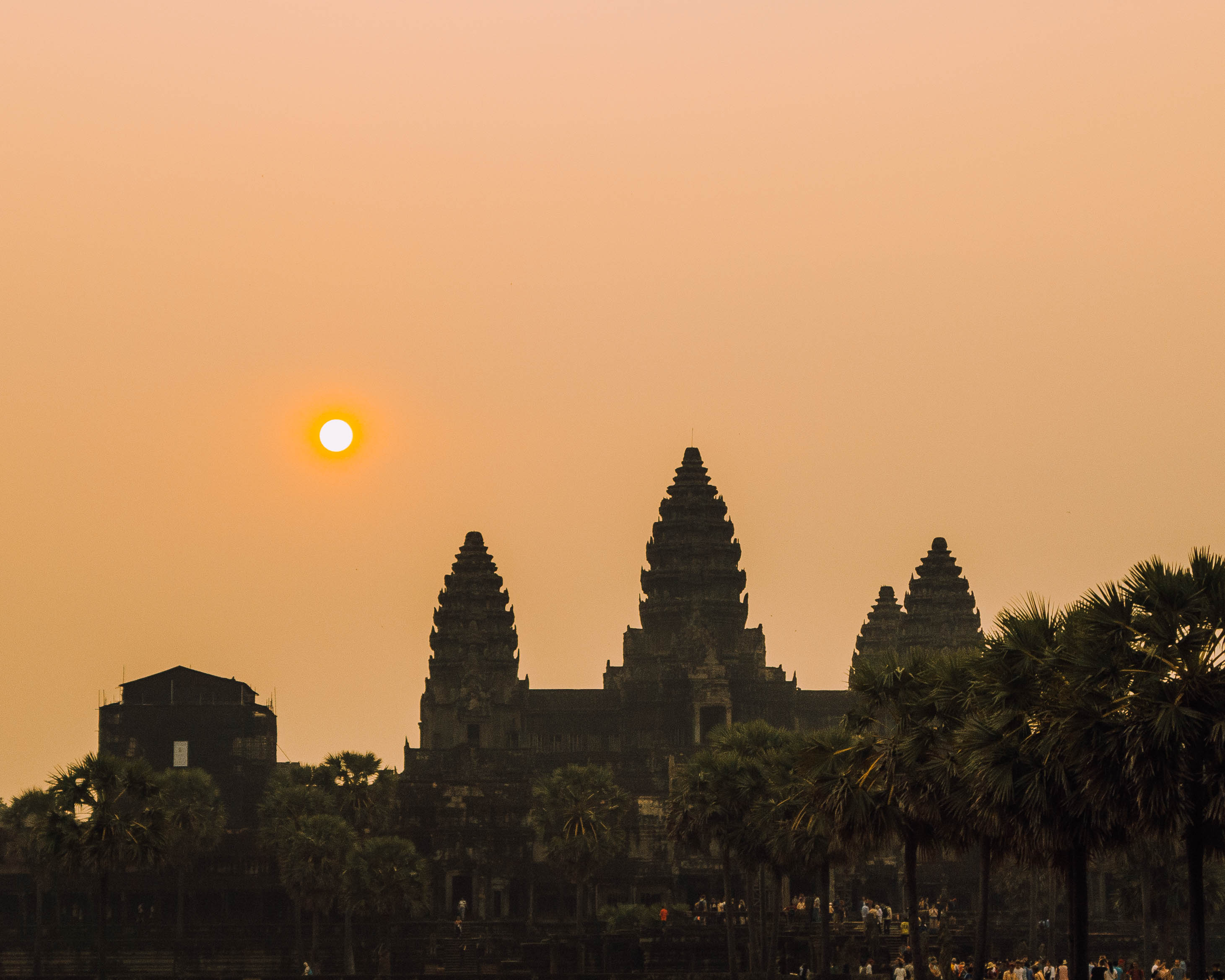 Sunrise at Angkor Wat - Check our top tip to know where to go and when - wediditourway.com