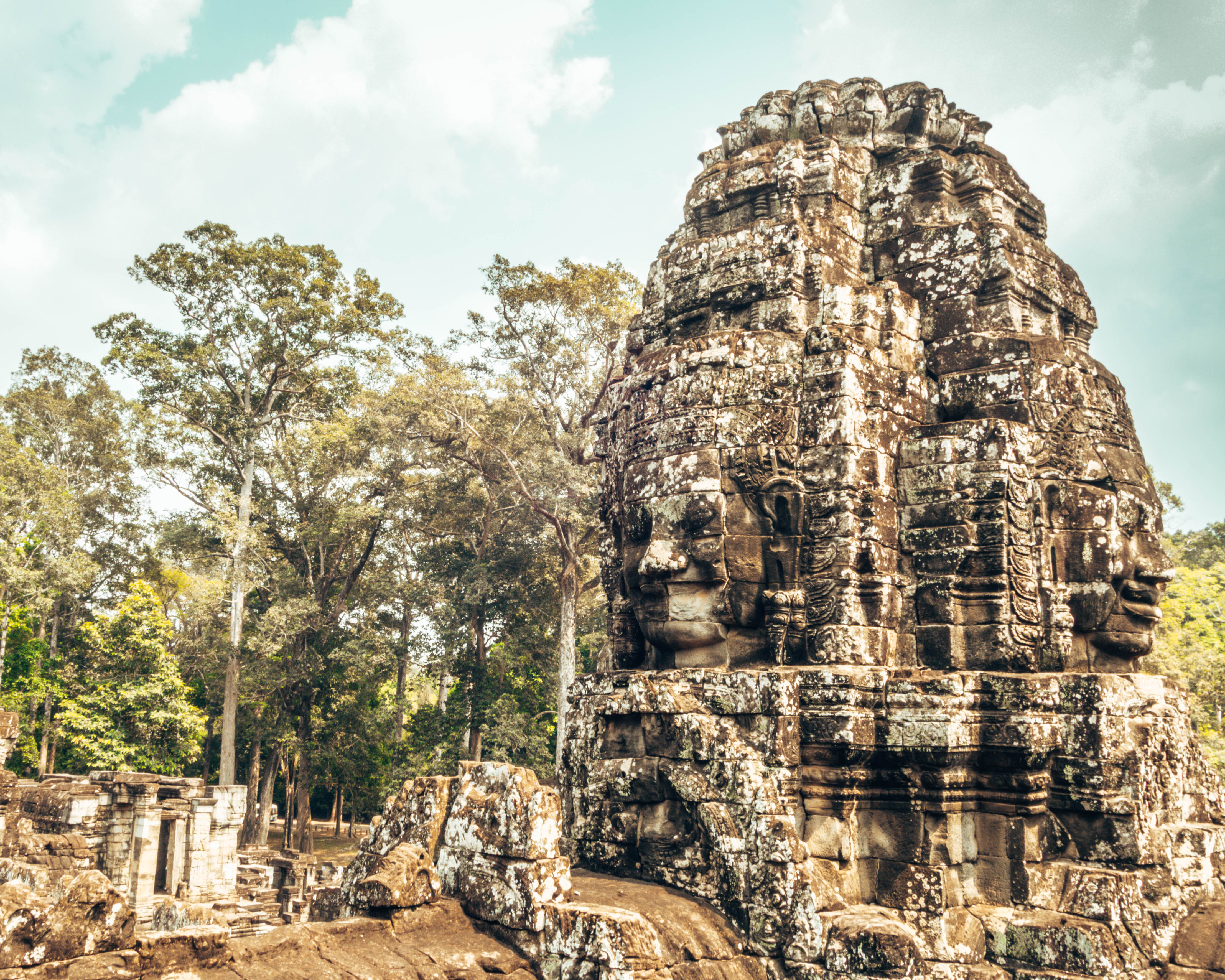 The face structures of Bayon temple - Best tips before visiting Angkor Wat Temples - wediditourway.com