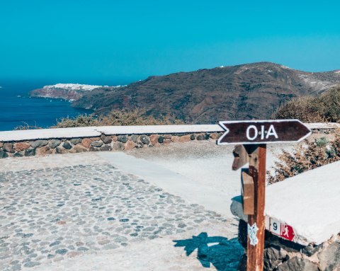 Hike from Fira to Oia Oia sign Santorini Greece